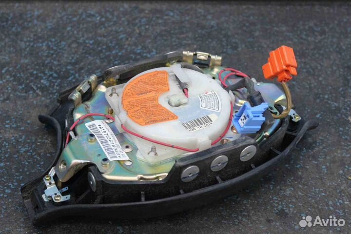 Подушка безопасности водителя Mazda 323F (Мазда 32