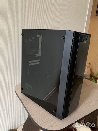 Корпус с вентиляторами и блоком питания