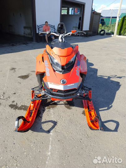 Снегоход BRP Summit G4