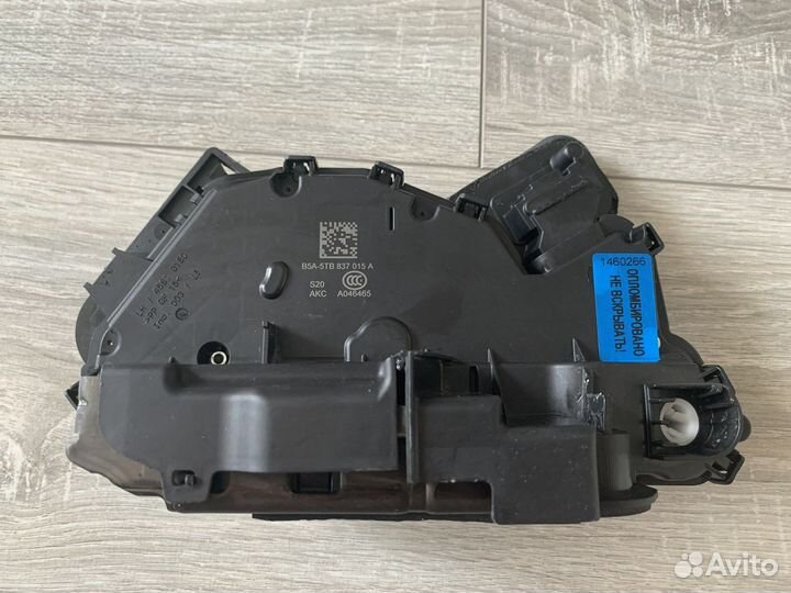 Замок двери 5TB837015A