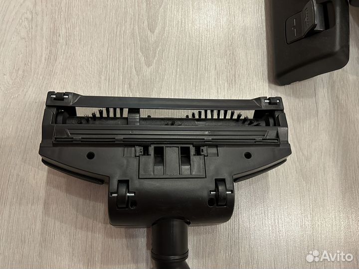 Пылесос polaris PVC 2031 RUS циклонный