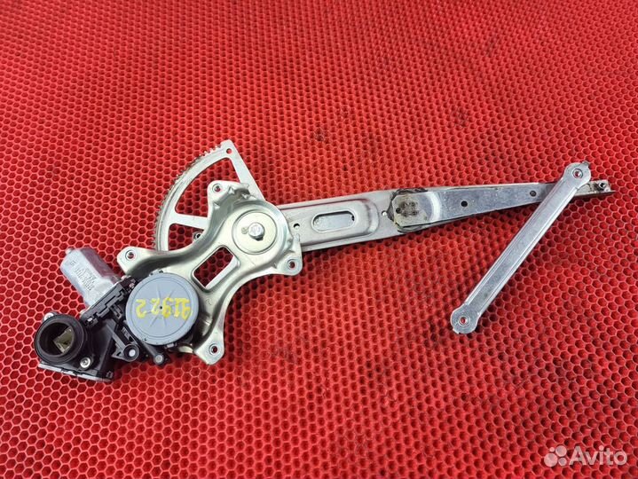 Стеклоподъемник передний правый Toyota Vitz DBA-SC