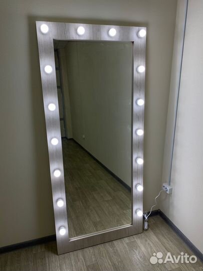 Гримерное зеркало с лампочками напольное