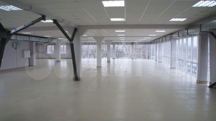 Второй этаж, 720 м²