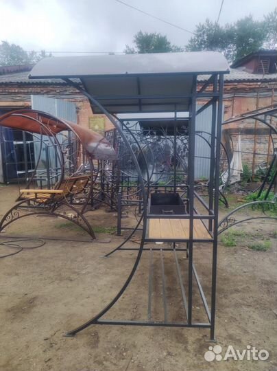 Мангальная зона для барбекю с крышей