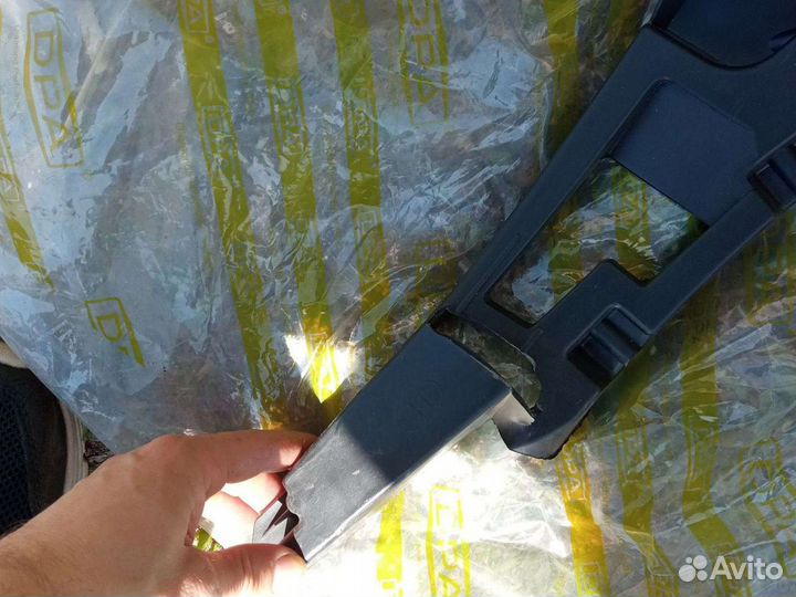 Кронштейн бампера заднего Jetta