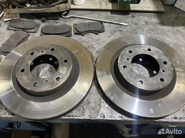 Диски тормозные передние Mitsubishi Pajero 2009