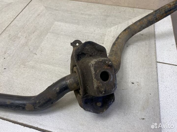 Стабилизатор передний