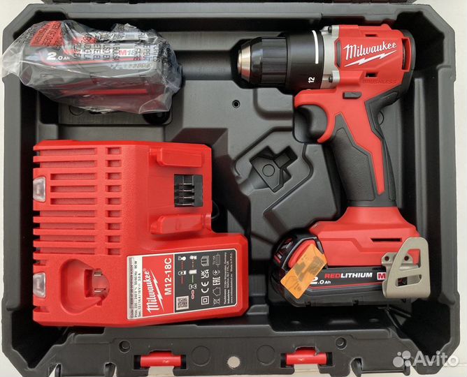 Шуруповерт Milwaukee M18 blddrc-202C