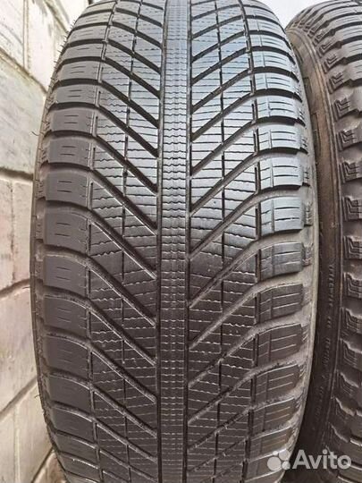Goodyear Vector 4Seasons 235/55 R17 99V