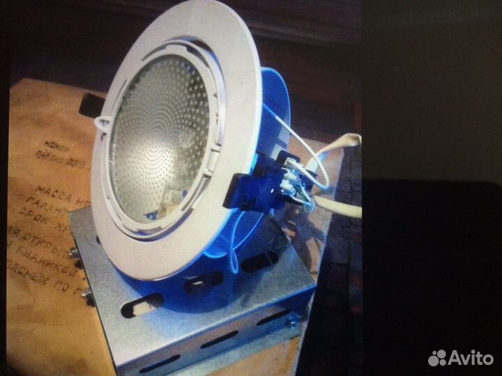 Светильники поворотные использовалось в магазине
