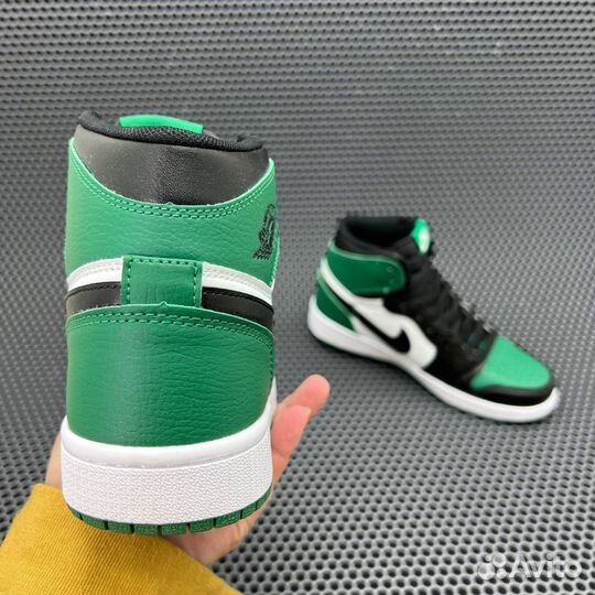 Кроссовки Nike Air Jordan 1 Retro High Pine Green