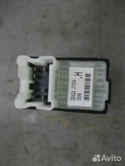 Кнопка стеклоподъемника задней левой двери от Ren