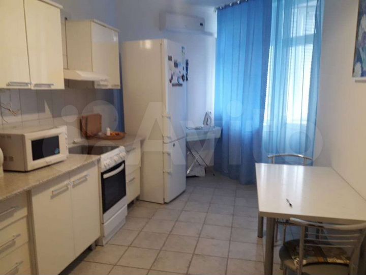 2-к. квартира, 75 м², 1/10 эт.