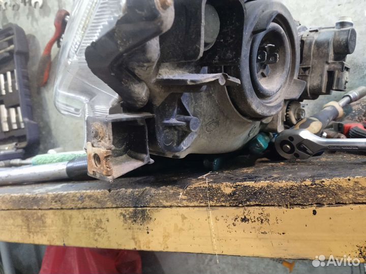 Фара передняя левая suzuki SX 4