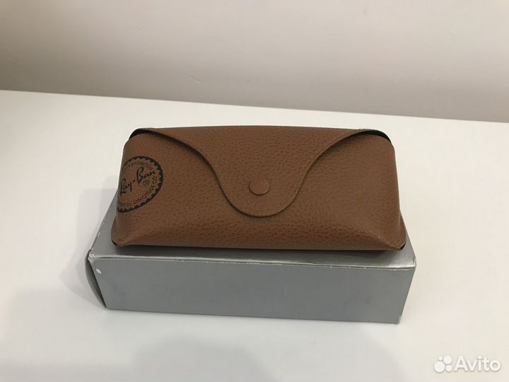 Солнцезащитные очки Ray ban