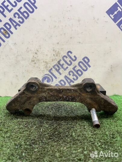 Скоба суппорта передняя правая Mercedes-Benz W220