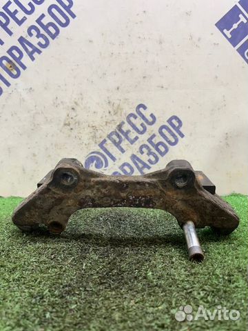 Скоба суппорта передняя правая Mercedes-Benz W220