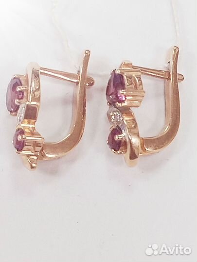 Золотые серьги с камнем