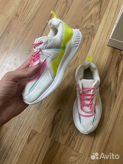 Кроссовки для девочки