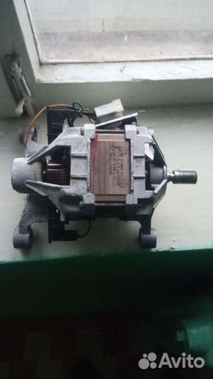 Двигатателя стиральных машин разные