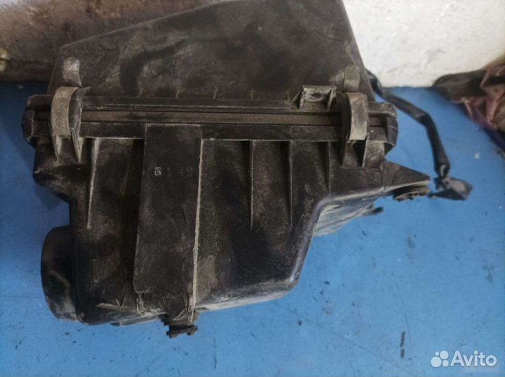 Корпус воздушногo фильтра Mazda Familia