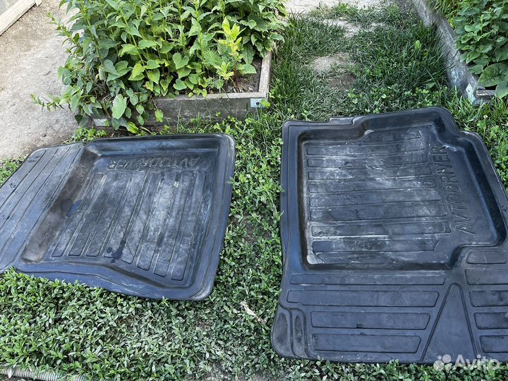 Автомобильные коврики резиновые