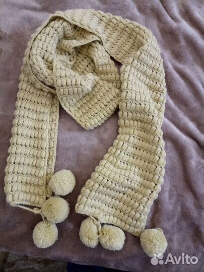 Шарф с бумбонами