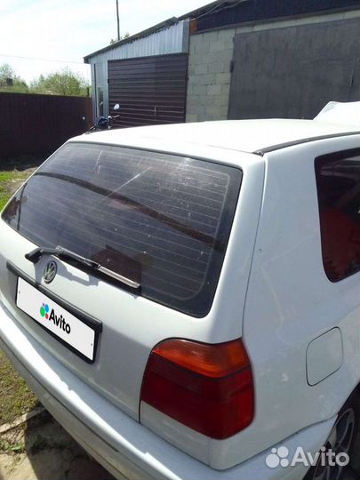 Volkswagen Golf 1.8 AT, 1996, битый, 200 000 км