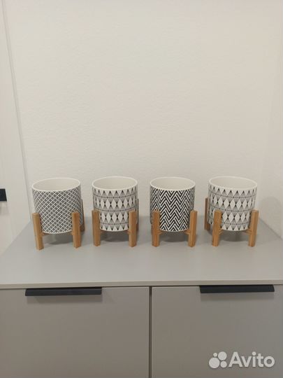 Кашпо керамическое на бамбуковой подставке