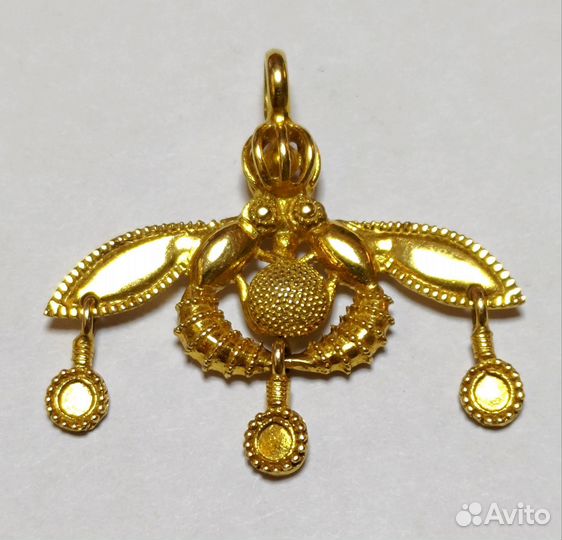 Золотая подвеска (кулон). Минойские пчелы