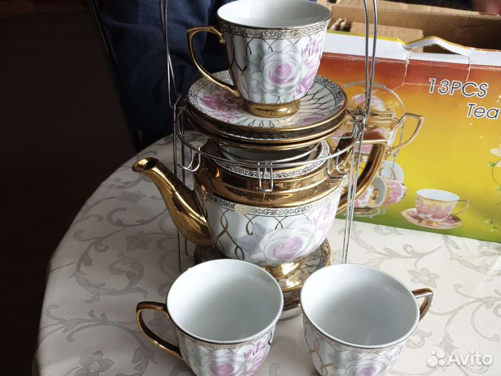 Чайный сервиз с чайником на подставке