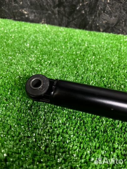 Демпфер амортизатор рулевой трапеции передний