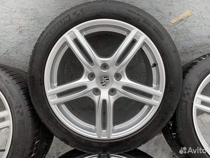 Оригинальные колеса на Porsche Panamera 971 R20