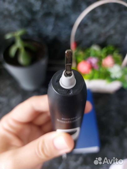 Электрическая зубная щетка philips