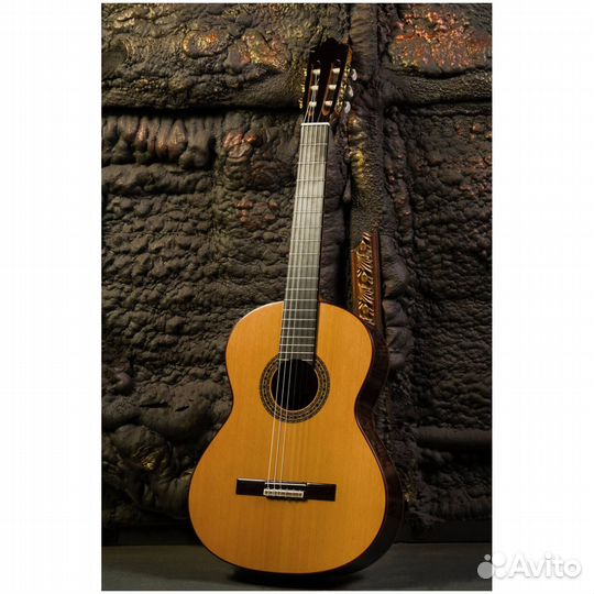 Классическая гитара Perez 650 Cedar