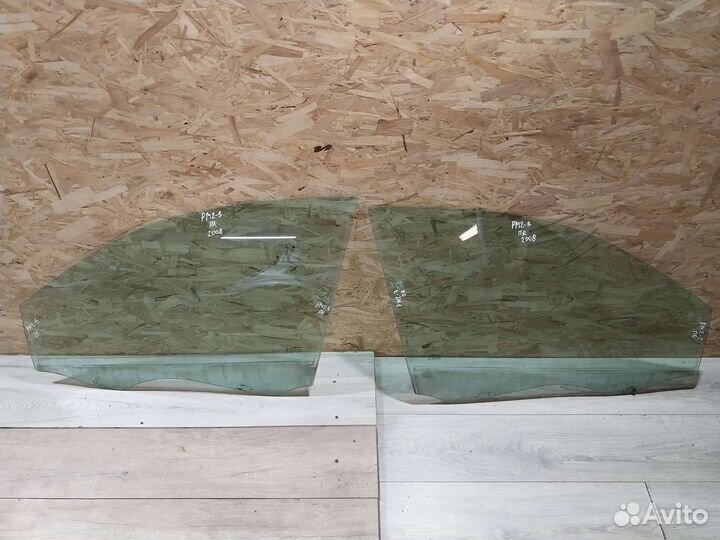 Стекло двери переднее Renault Megan 2