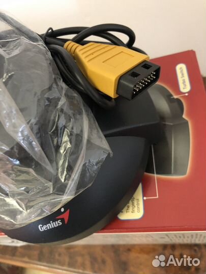 Игровой проводной джойстик Genius