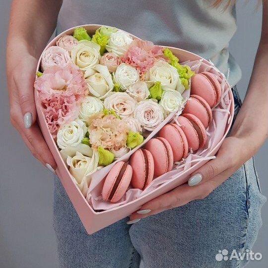 Коробочка цветы и сладости