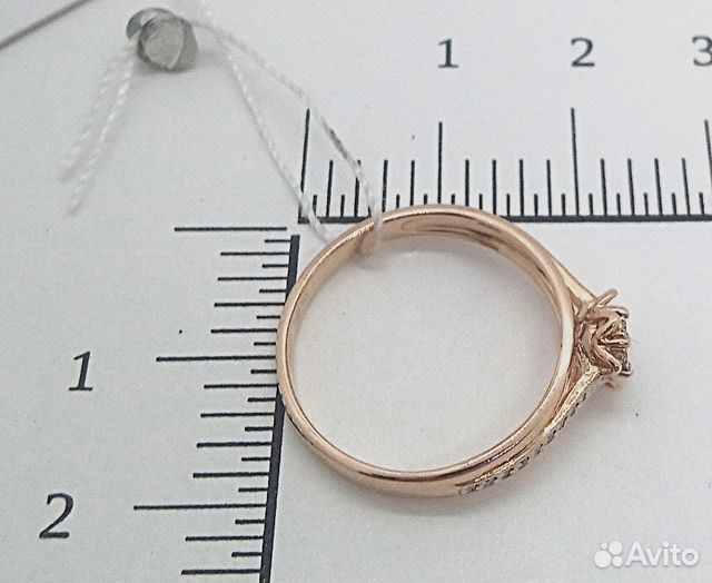 Золотое кольцо с камнем 17р
