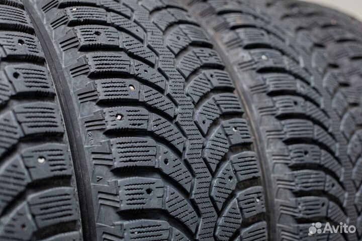 Bridgestone Blizzak Spike-01 215/70 R16 100T