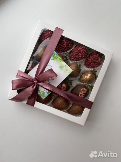 Клубника в шоколаде набор 16 штук в наличии