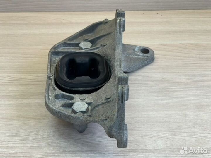 Опора МКПП Renault Duster