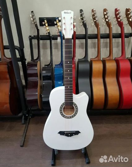 Гитары акустические и классические, укулеле