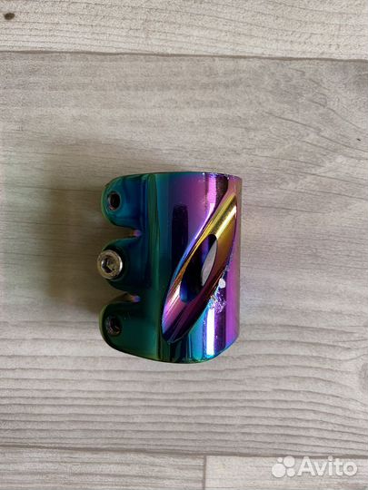 Зажим трехболтовый для трюкового самоката