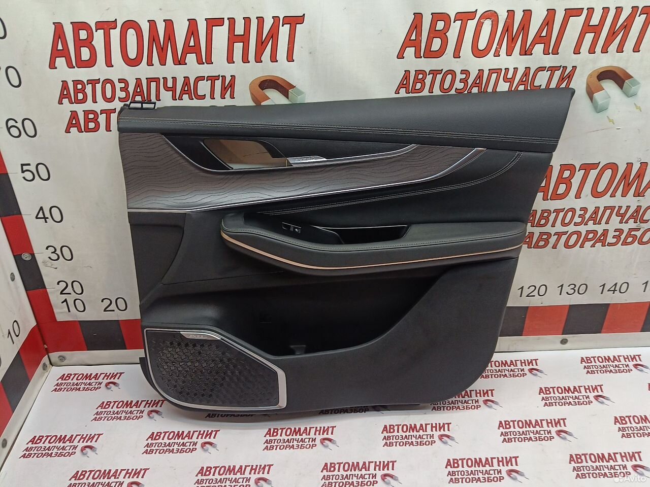 Обшивка двери передней правой Exeed LX