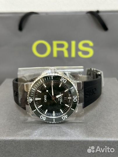 Oris Aquis Date Green 43.5mm оригинал в наличие