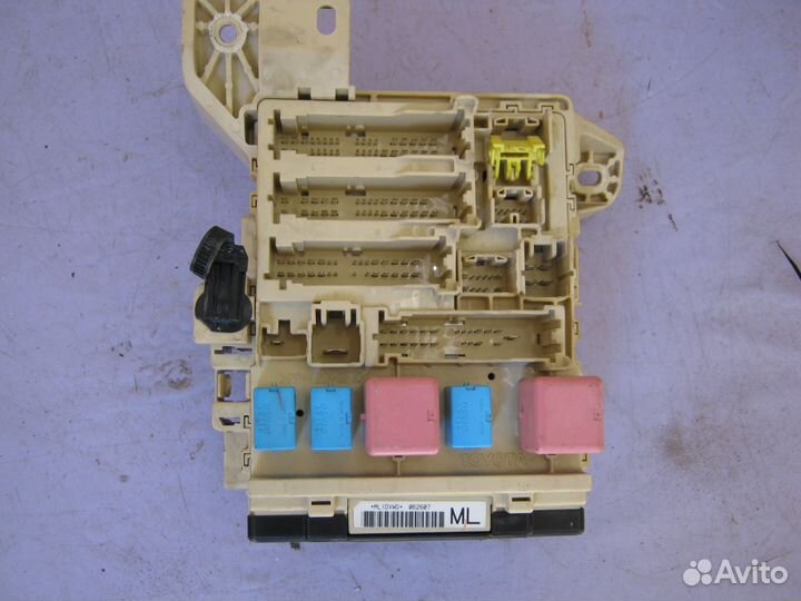 Блок предохранителей салона Camry V 40 Камри V 40
