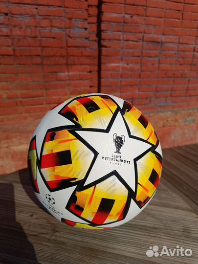 Футбольный мяч Лига Чемпионов Финал 2022