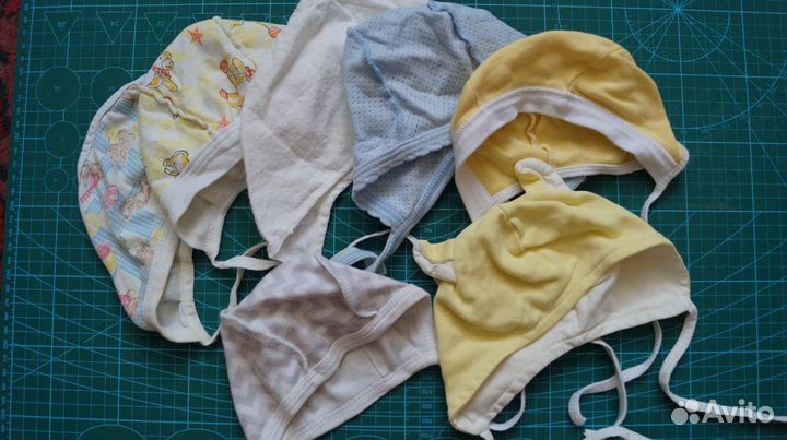 Шапочки на малыша до года